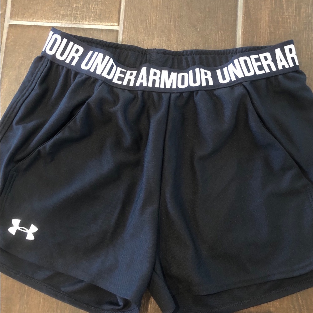 Under Armour black shorts in XS